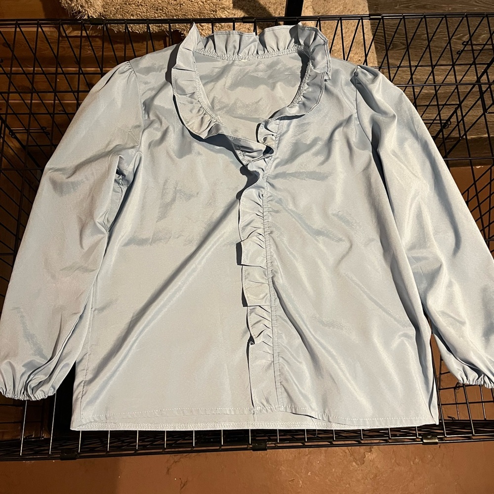 Very nice quality blouse. Barely worn but I have no tag on it.
